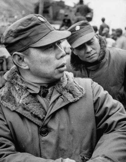 国军少将王元直在淮海战役中战败自杀，结果被解放军救下做了俘虏，然而他不仅没被关进