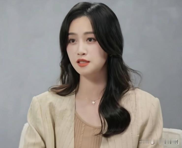 蓝盈莹说：“我想得奥斯卡。”易立竟有点惊讶，问：“你就这么水灵灵的说出来了