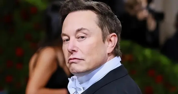 马斯克预警：旧世界仅剩5年，中国电力优势成AI决胜关键