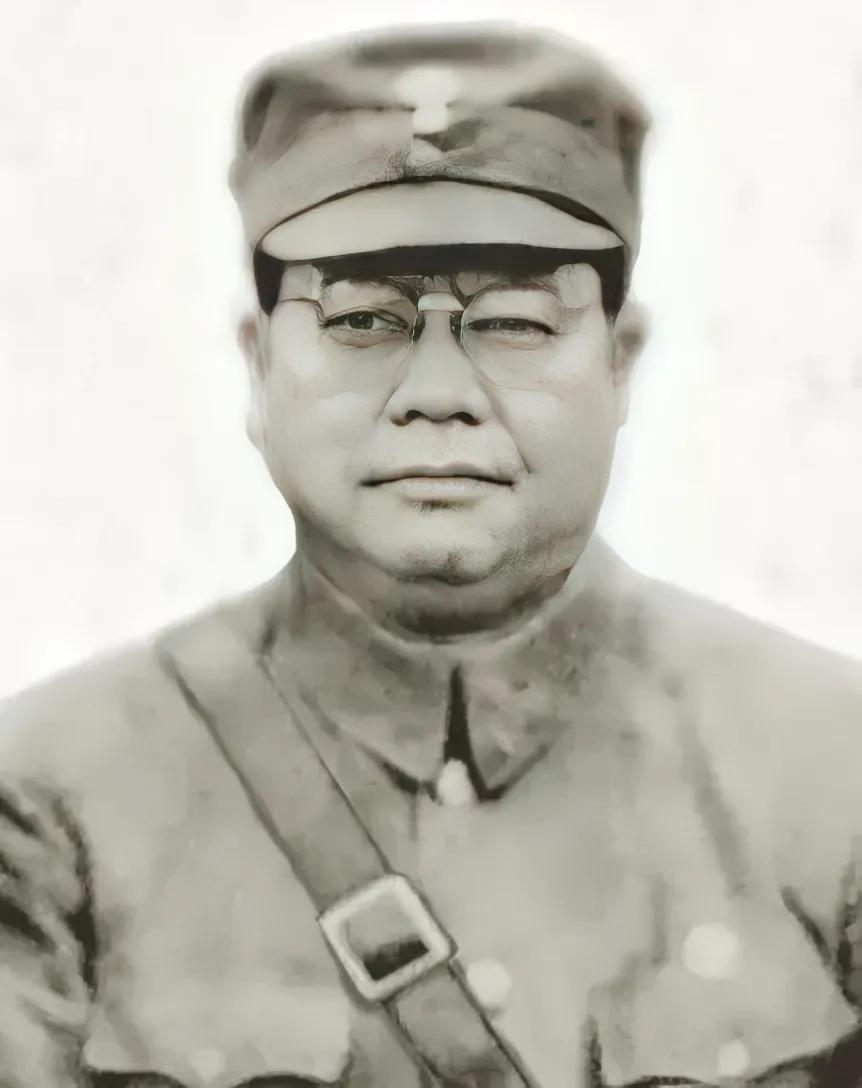 1938年，桂军189师长俘虏了两名日军。看着日军矮小的身材，师长灵机一动，想到