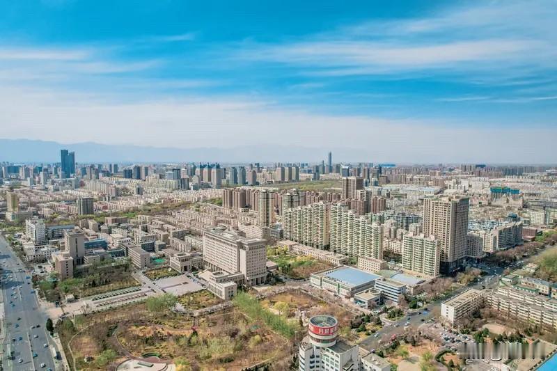 银川楼市：从今年1月3日到8月6日的数据来看，金凤区房价从6900降到680