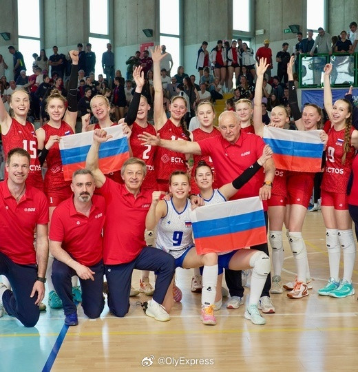 【U17俄罗斯女排解禁首战碾压夺冠】国际排坛战报速递上周，俄罗斯U17女排在意