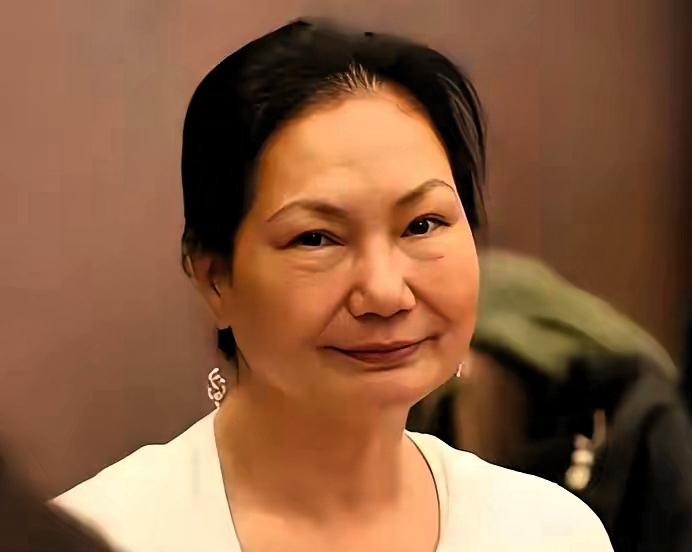 大S离世后的首个跨年夜，徐妈妈情绪崩溃。小S家，快到跨年了，徐妈妈很难过啊。大