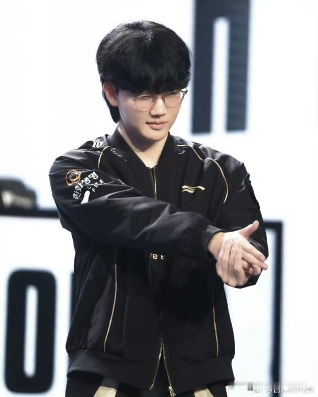 HLE经理爆料Viper拒绝续约HLE经理在转会期采访中爆料，队内标志性AD选