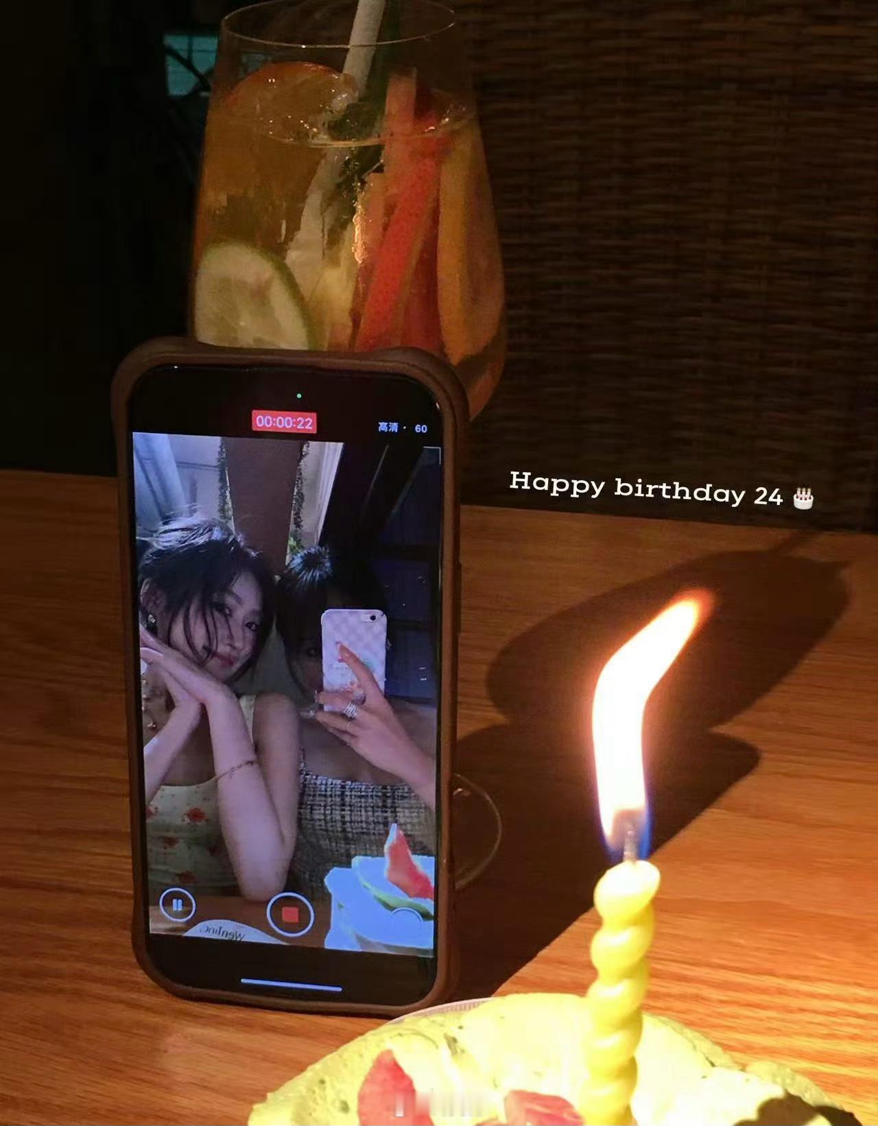 刷到一个好看的小姐姐还在用home键iPhone。​​​
