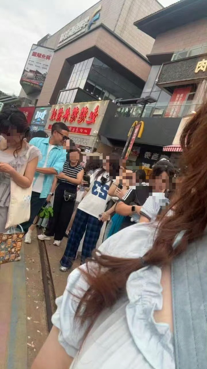 王俊凯演唱会哈哈哈哈林大厨来了不知道能不能在大厨那吃到饭拍