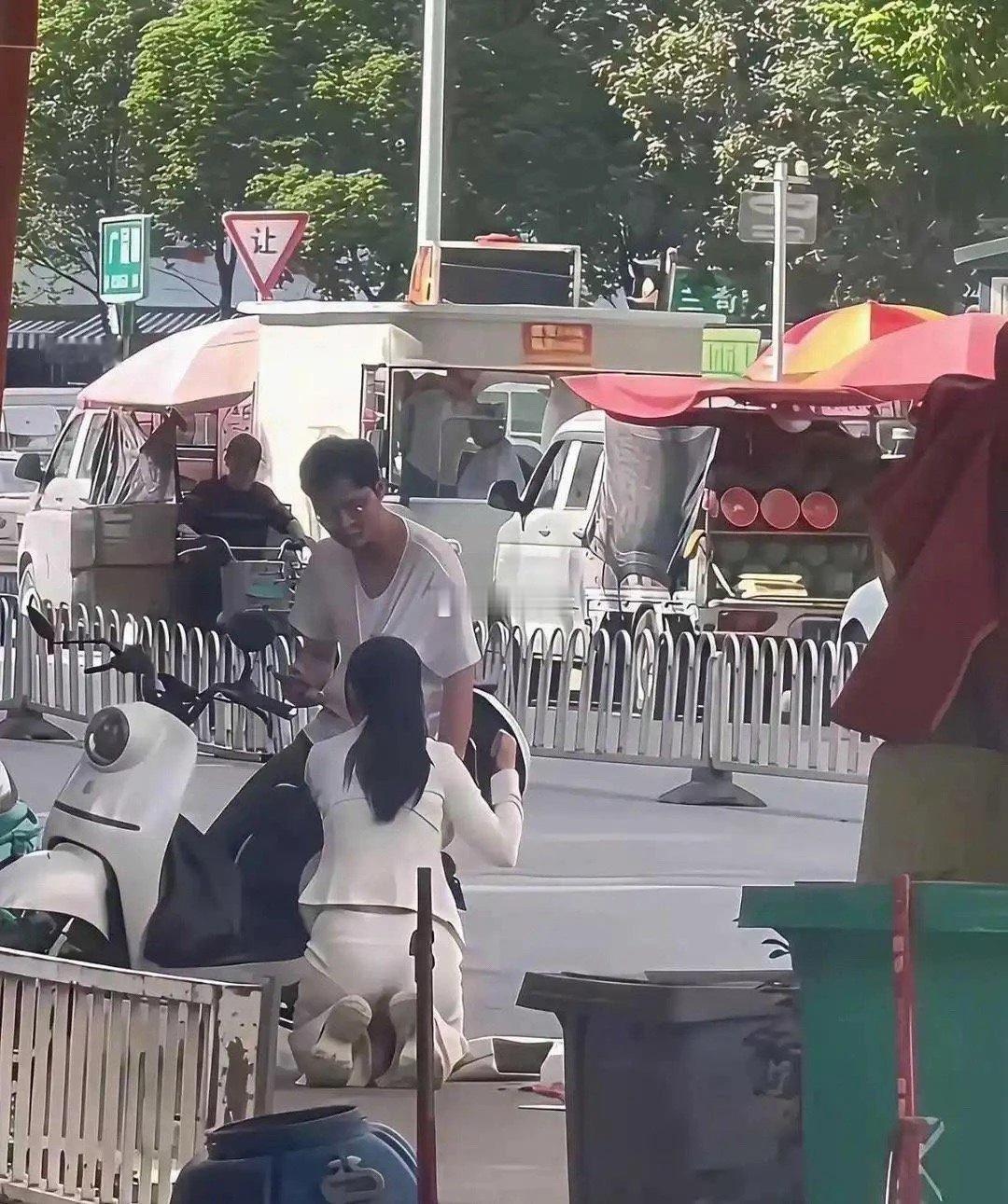感觉女生好卑微啊，为什么要这样呢