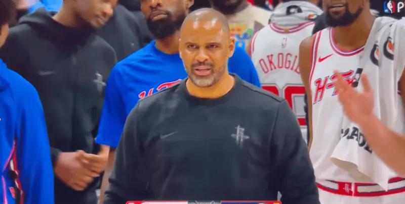 裁判的哨子，到底黑到什么程度？才可以让一向风度翩翩的乌度卡，直接爆粗口呢？今