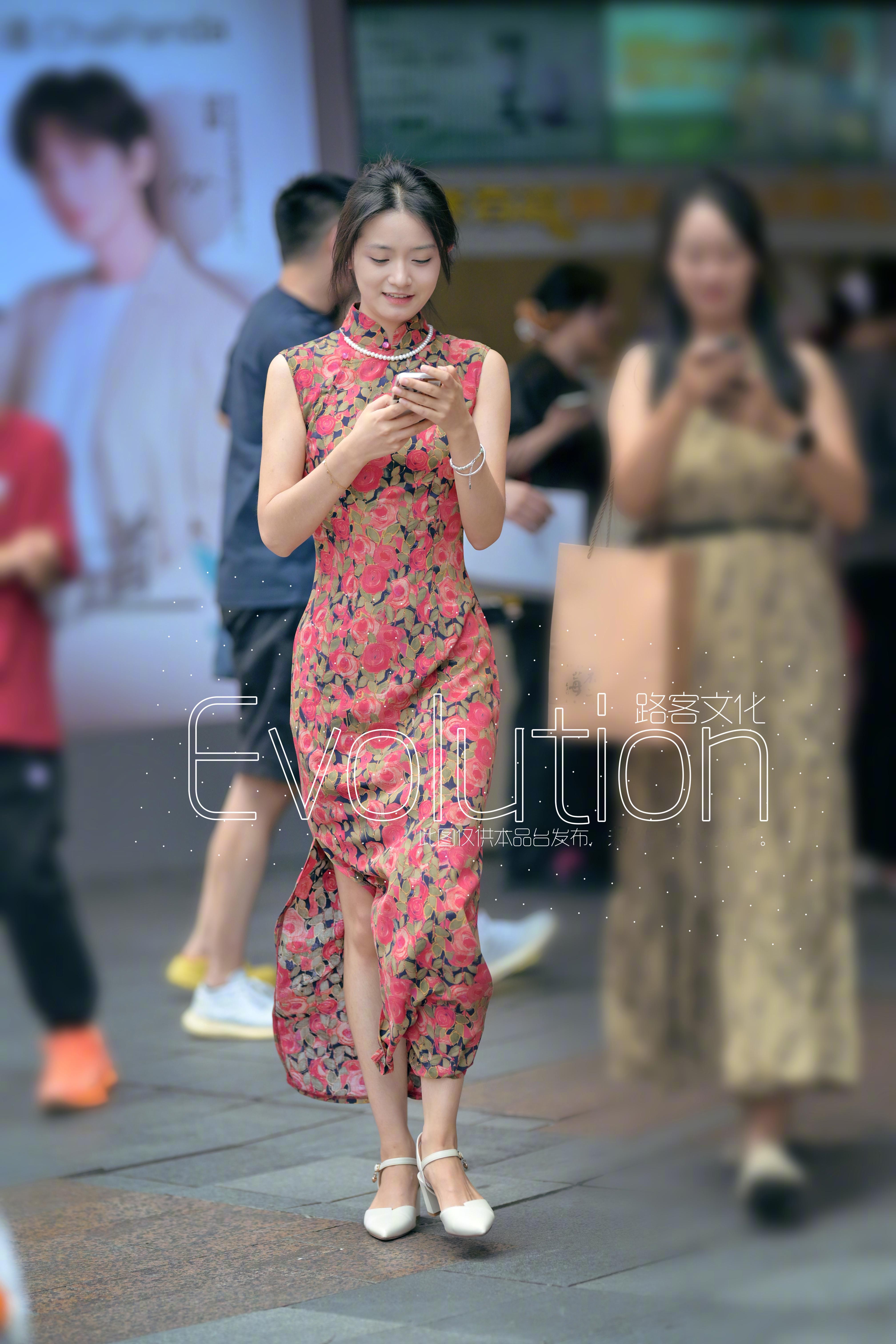 小姐姐穿旗袍很好看啊！​​​