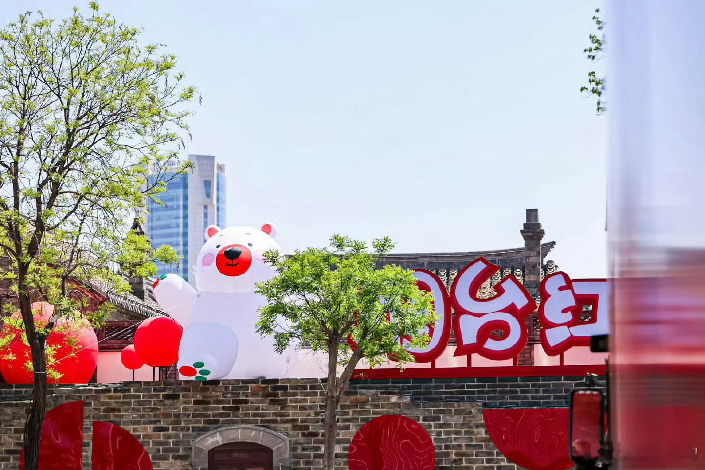 开启一场甜蜜的烟台之旅烟台作为兼具山海浪漫与人文底蕴的城市，是甜蜜旅行的理想目的