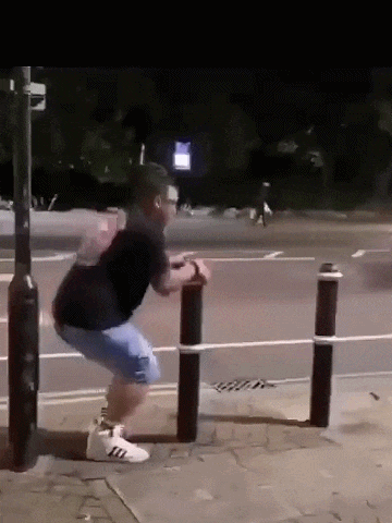 这裤子质量显然不行兜不住