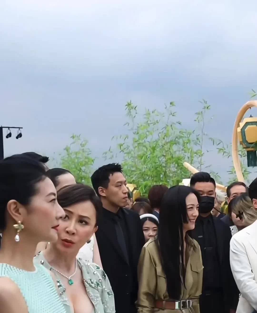 一觉醒来就看到汤唯和刘嘉玲为杭州某饭店开业站台新闻。品牌方能请到两人也是有实力，