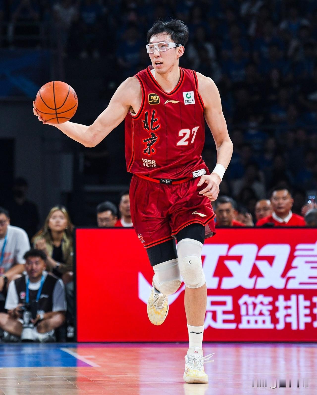 认钱不认人，拿着四川600万的周琦在全运会上暴揍家乡河南队！在刚刚结束的一场