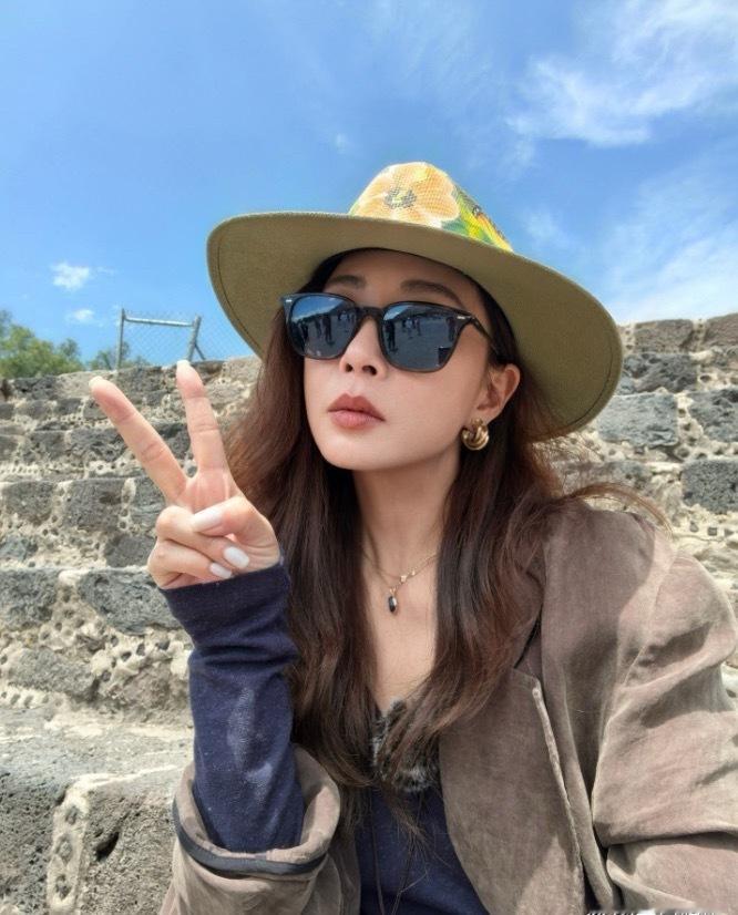 殷桃《花少》墨西哥游客照出圈，不刻意精致，松弛感才是最高级的美​​​