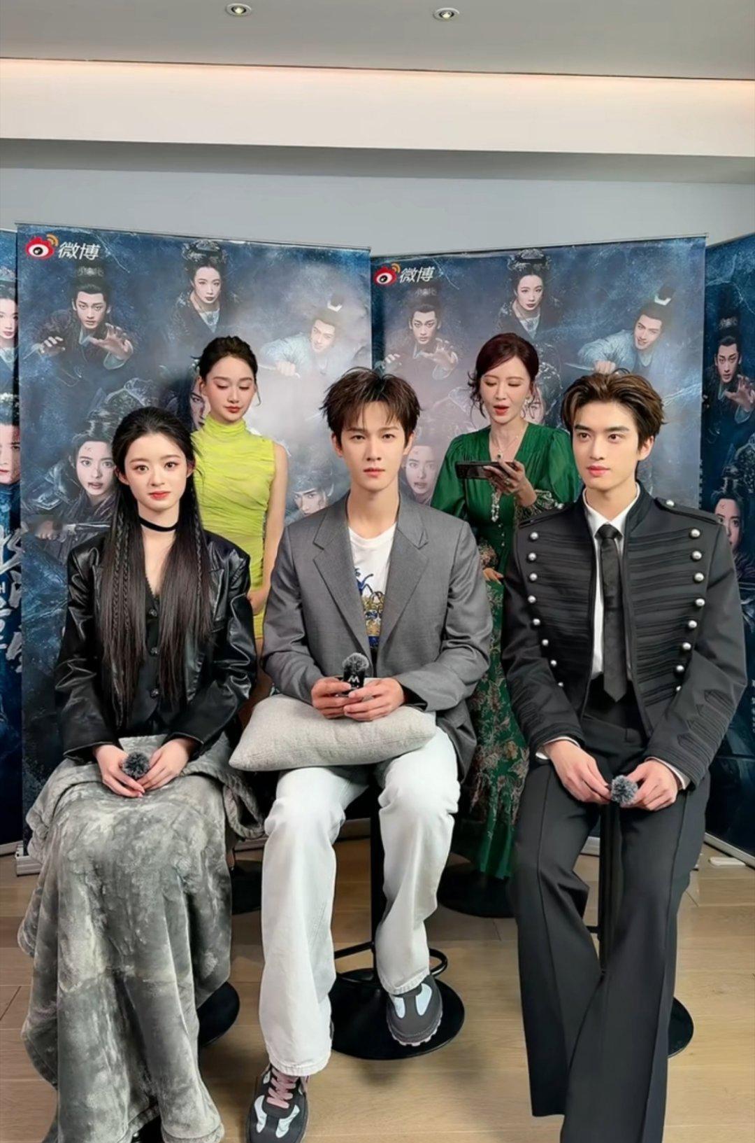 张萌直播哭惨了！《冰湖重生》开播翻车，女主被骂惨了？《冰湖重生》开播