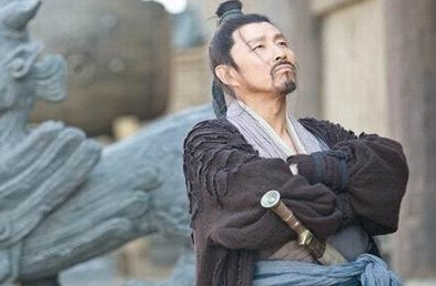 刘邦年轻时就是沛县一霸，原名刘季，说白了就是“刘老三”。家里种地他嫌累，读书又