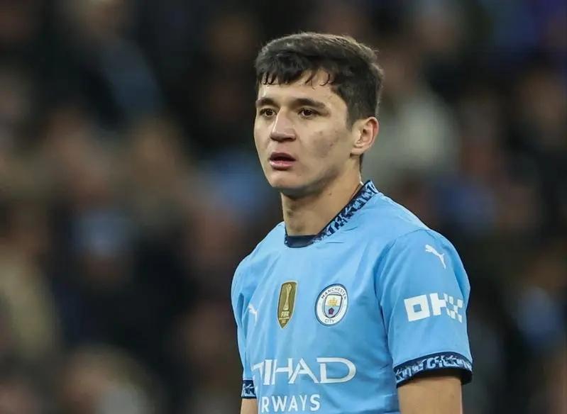 胡桑诺夫是亚洲身价最高的球星，但他不是乌兹别克斯坦的领军人物，球队的灵魂是肖穆罗