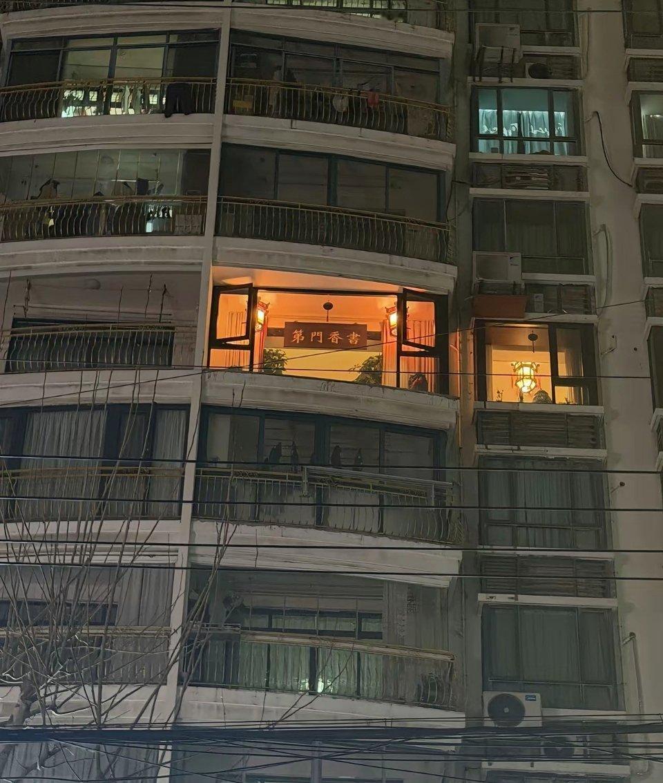 好一个装修！这算不算此地无银三百两？