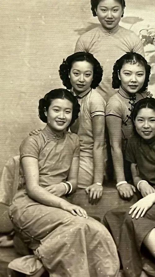 老照片欣赏：那时候没有美颜、没有整形、没有高档化妆品、没有雕琢的美丽，现在看还是