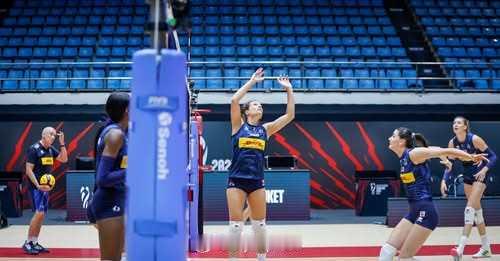 国际排坛动态4月8日，意大利女排首批6名球员开始集训：二传：坎比、斯科拉接应：