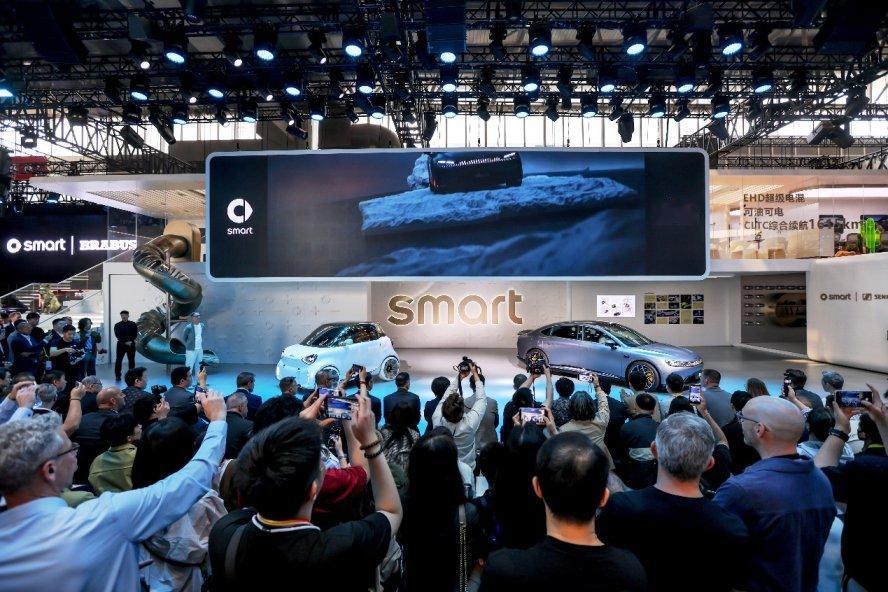 今天2026北京车展上smart主要推了两款车。一款是精灵2号概念车首发，两