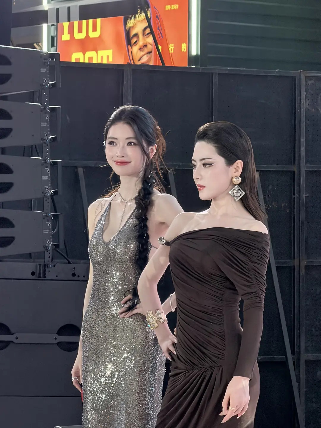 美女果然看整体，看脸我觉得美伢是网红里最美的，结果和方圆站在一起被吊打身高和比例