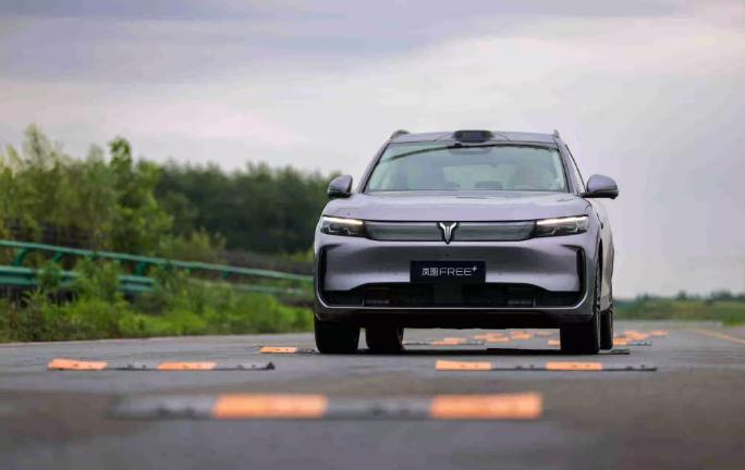 新能源销量的车型黑马，岚图FREE+真能算一个！单周1450台，月累计4110台