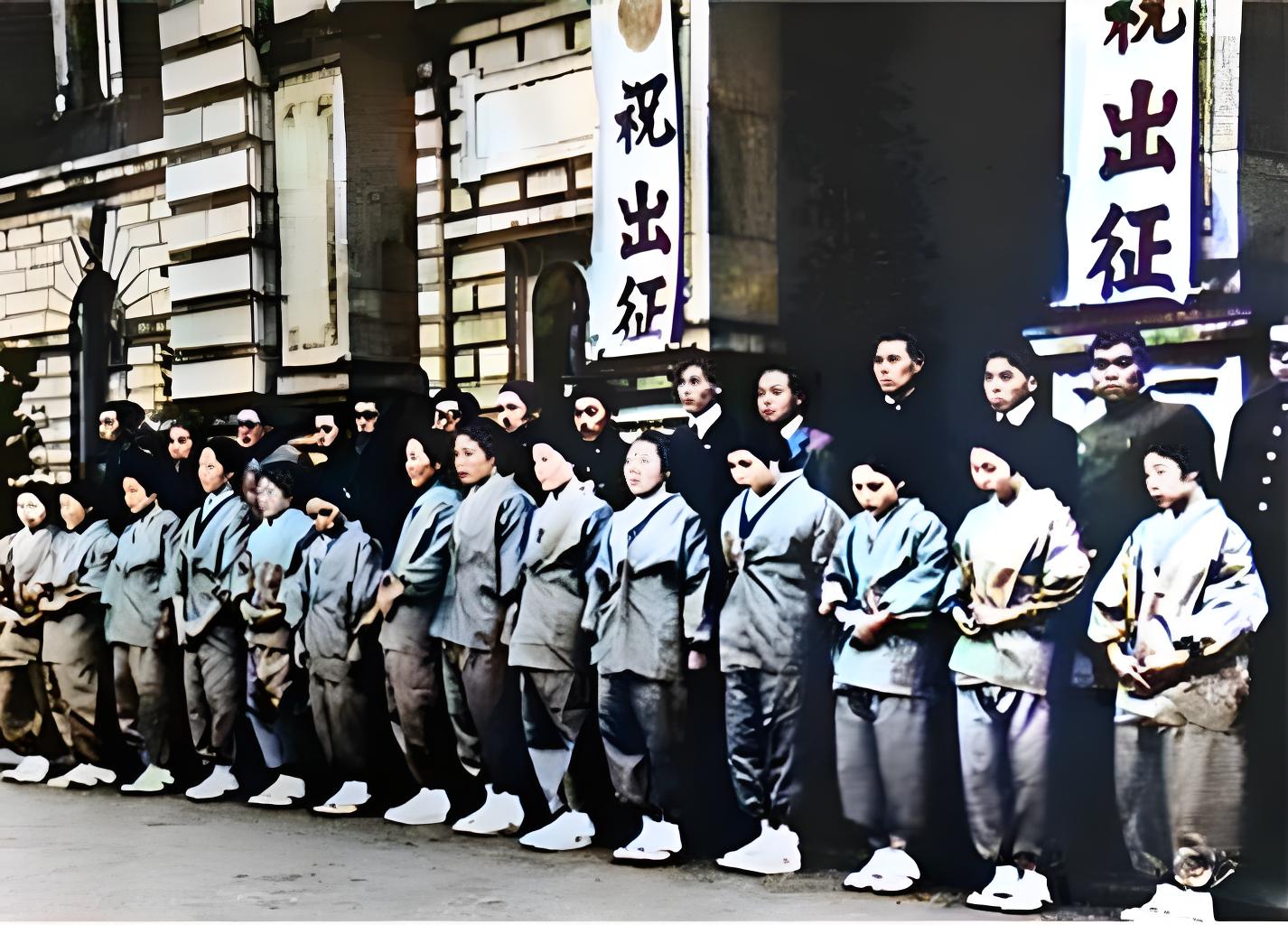 二战时期，日本军国主义政府为了解除出征士兵的后顾之忧，也为了激发鼓舞士兵们的战斗