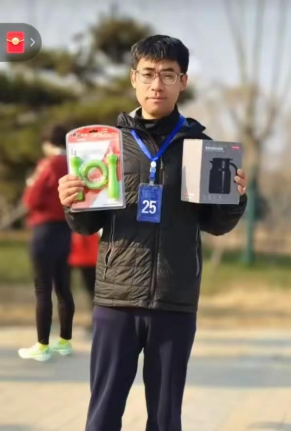 月跑150公里，不冲刺、不练强度，光靠慢跑，7场小比赛全拿奖。不是玄学，是真有
