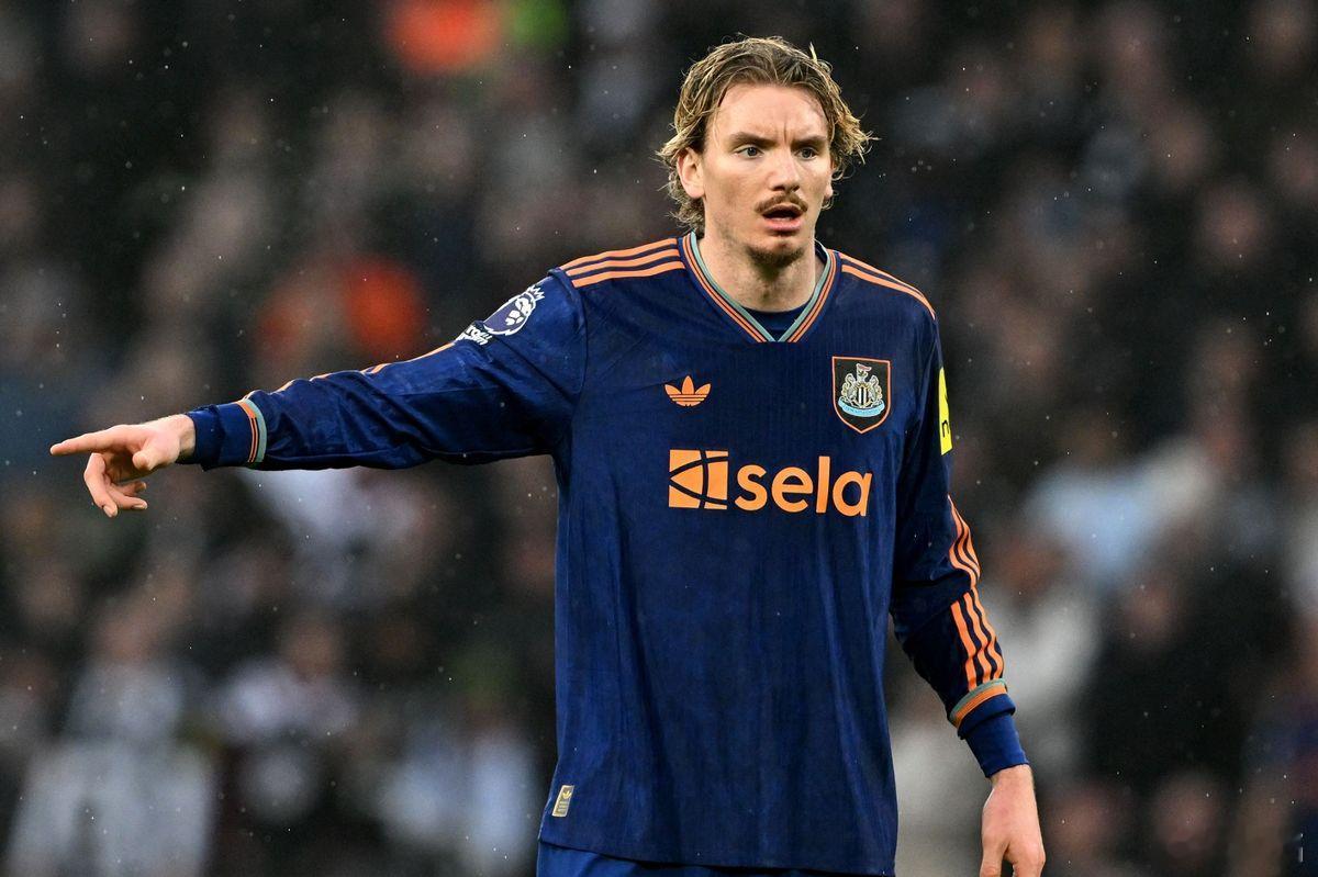 纽卡斯尔中锋不进球，问题就会被放大。谢什科都没有得到卡里克使用，在曼联2-0曼