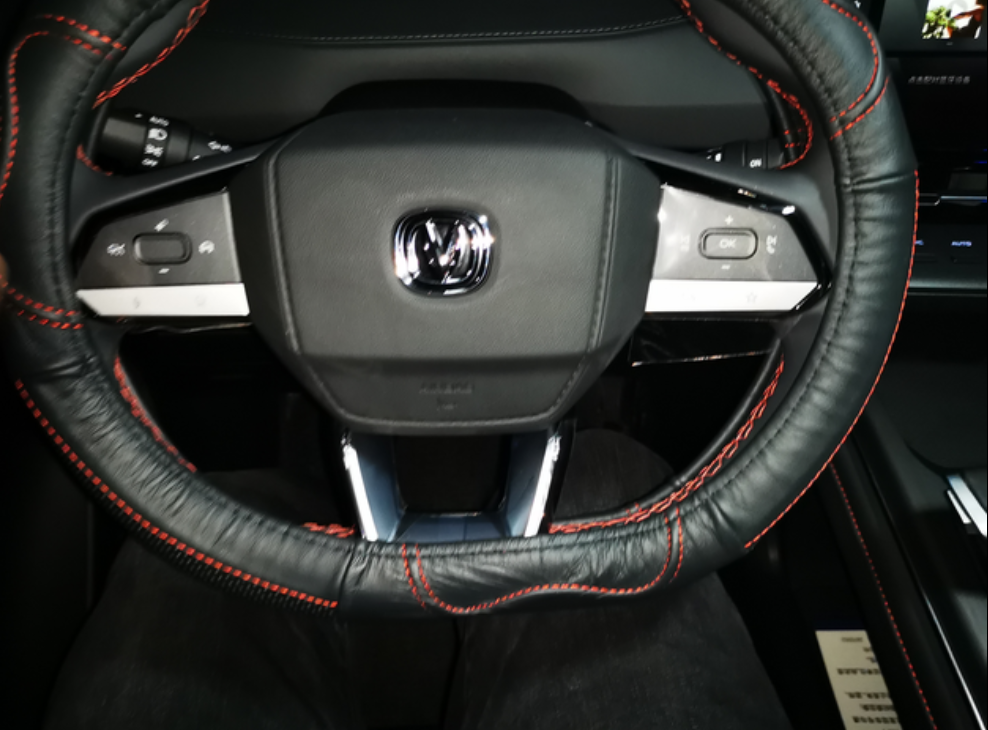 售后体验非常差！提车一周后，发现方向往左偏一点，到售后检修，服务体验如下: