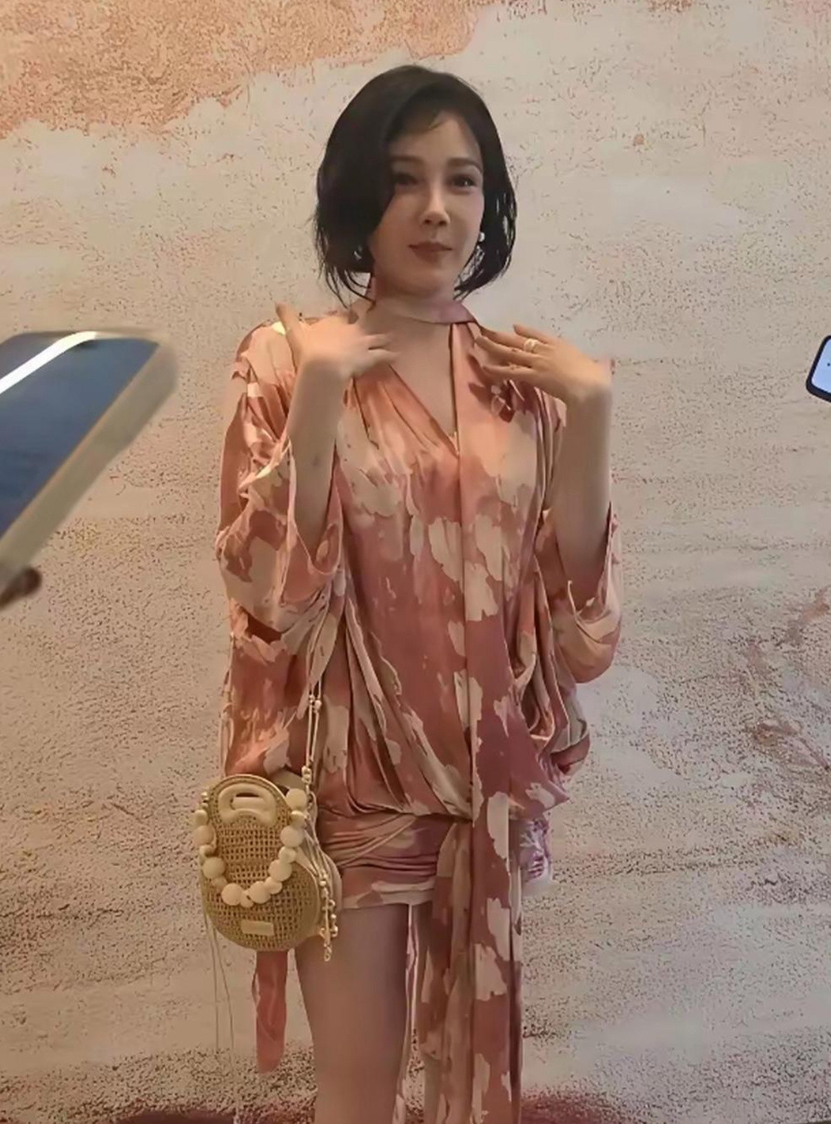太夸张了，居然有人大腿和小腿一样细！​​​