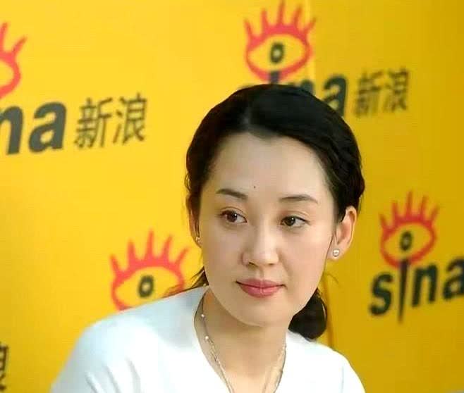 素颜的许晴，仔细看看她的脸，你会发现，她好像五官单看好像很一般，但是组合起来就是
