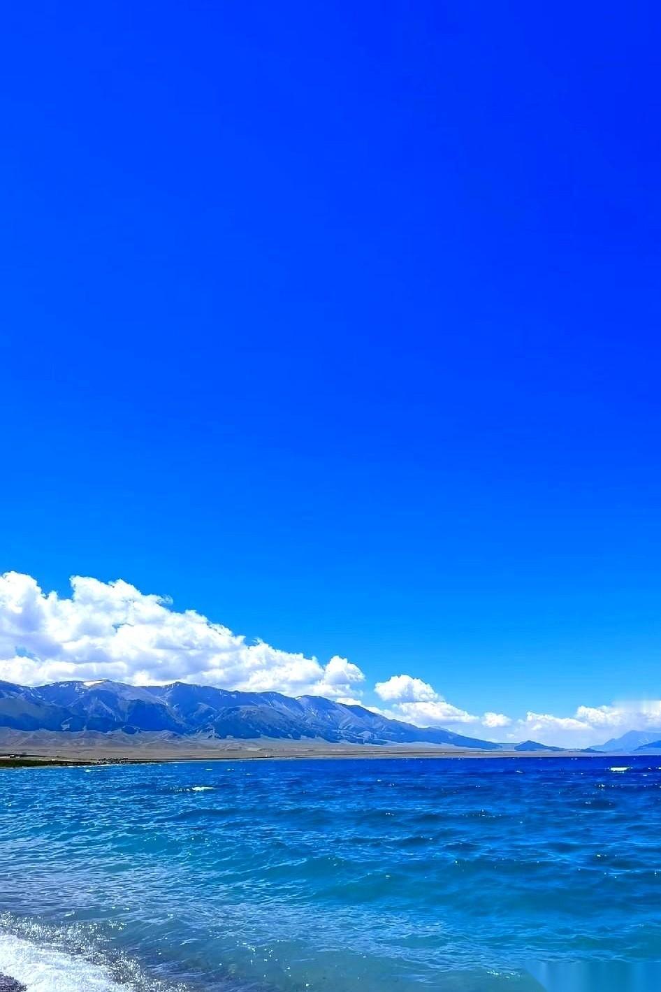 我邻居，一个大老爷们儿，每天下午雷打不动地去小学门口接孩子。他老婆呢？开店，挣