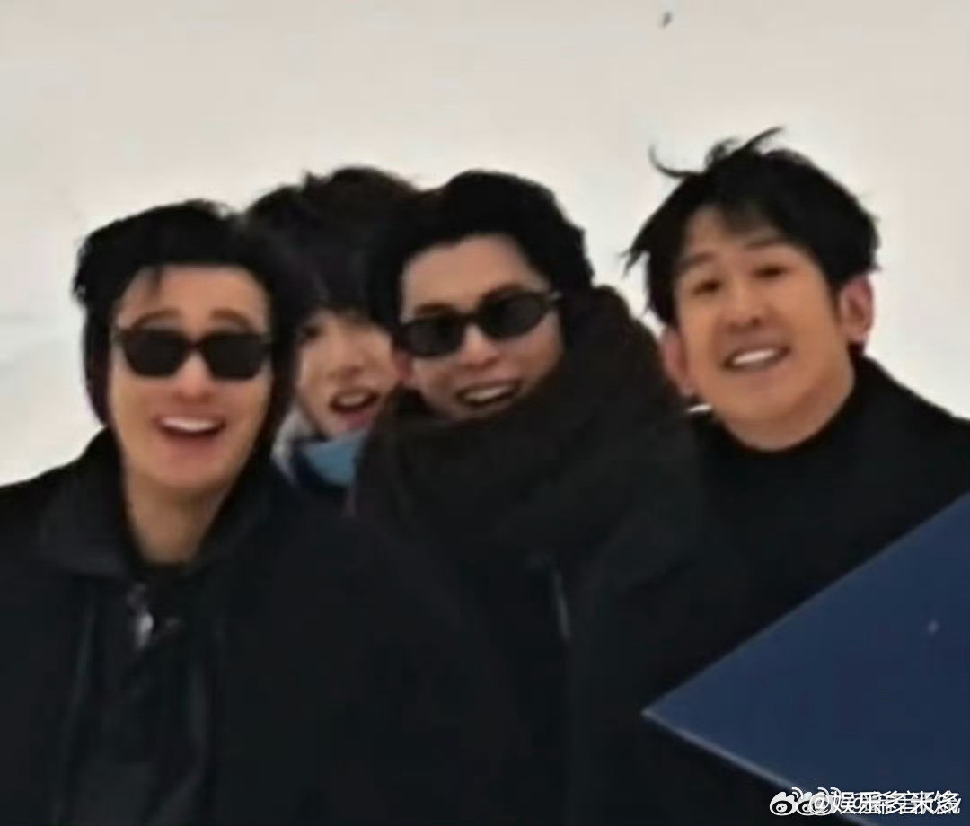 黄晓明经常和王鹤棣刘耀文一起健身黄晓明分享健身搭子，黄景瑜、王鹤棣、刘耀文、黄