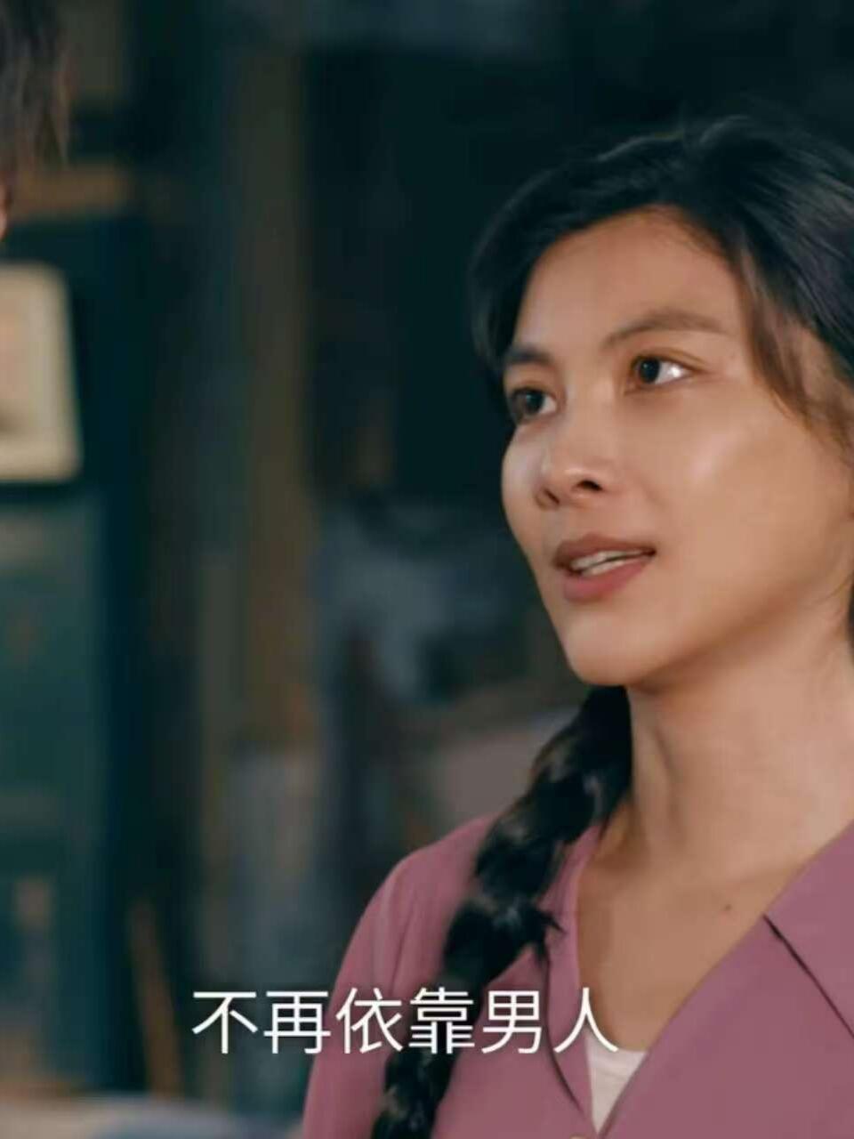 《小城大事》里，孙小燕未婚生子，她至死都未明白，嫁给林冬福这样的男人难有幸福。林