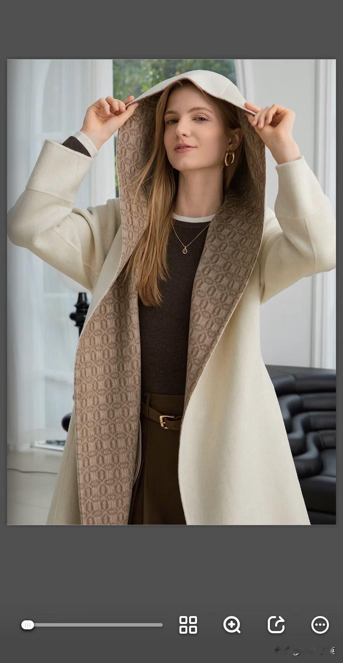 双面羊绒大衣，毫不费力就能穿出秋冬时髦感。双面羊绒大衣是秋冬时尚的“王牌单品”