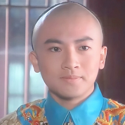 2002年，琼瑶拍完《还珠格格》第二部后，想蹭着热度让原班人马续拍第三部。而这时