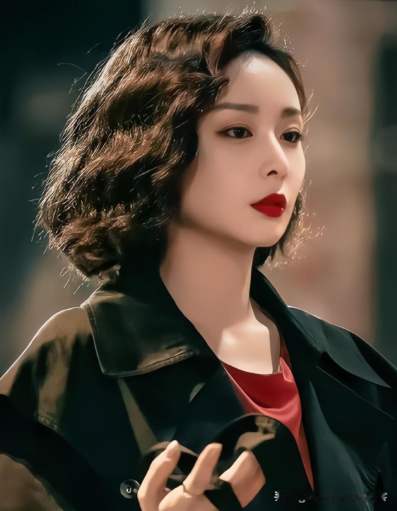 高叶：她接受采访时说，自己接过的最高片酬，一部戏超过1个亿，但不是她的片酬，而是