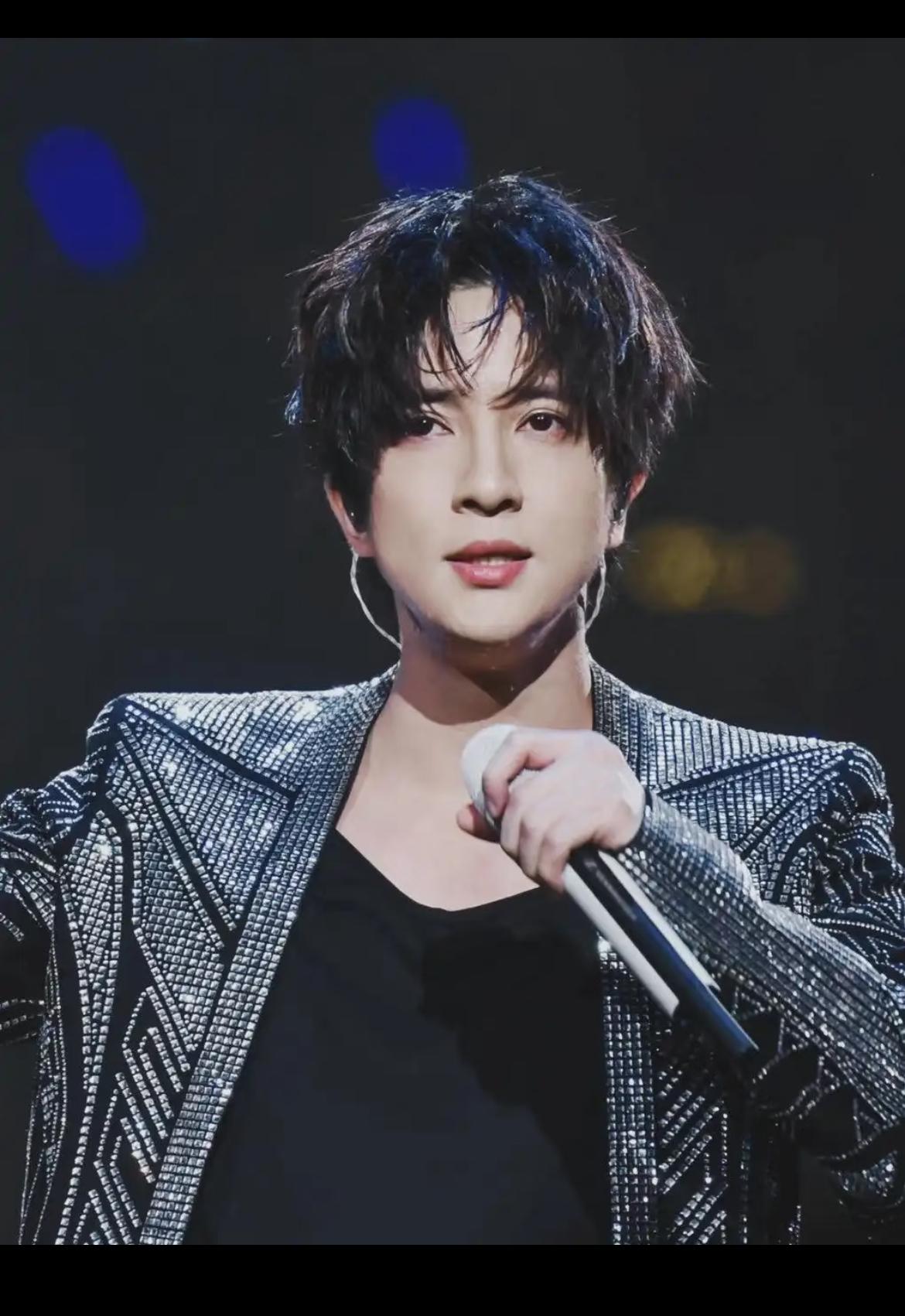 这次薛之谦被旧事重提为啥总扯不清？原因其实很简单，李雨桐这些年的操作太矛盾。李