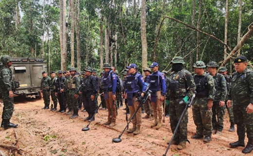 泰柬交火了！泰方刚找过中国，柬埔寨1700万人正为洪森的嚣张买单。 泰国和柬
