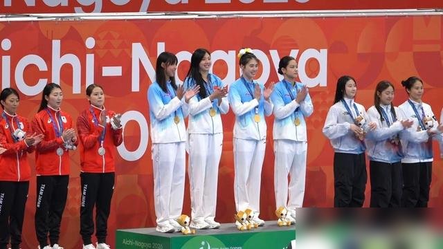 张雨霏预赛第一，决赛输了，0.03秒，输给队友余依婷。56秒44对56秒41，肉眼根本分不清谁先碰壁
