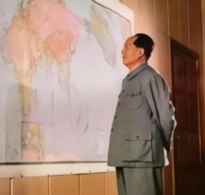 1951年，10万志愿军被美军包饺子，一向淡定自若的彭老总心急如焚连忙向毛主席求
