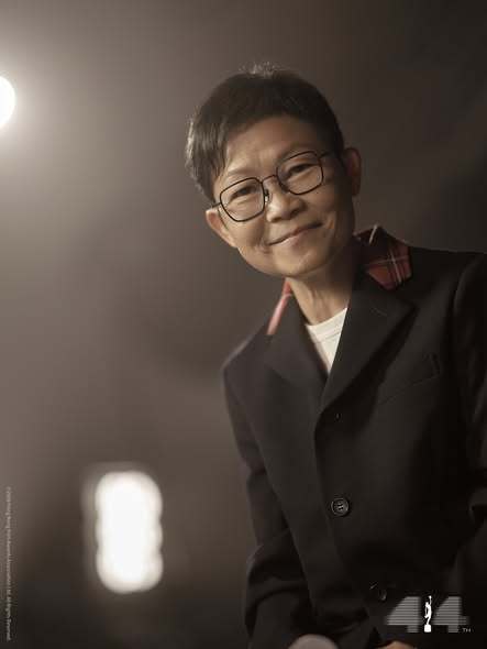香港电影金像奖，「专业精神奖」表彰入行超过四十年的资深副导演、在行内被尊称为「大