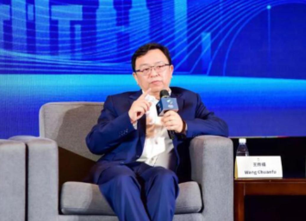 你绝对想不到，身家千亿的比亚迪创始人王传福，如今依然坚持每周雷打不动做一件事：拎