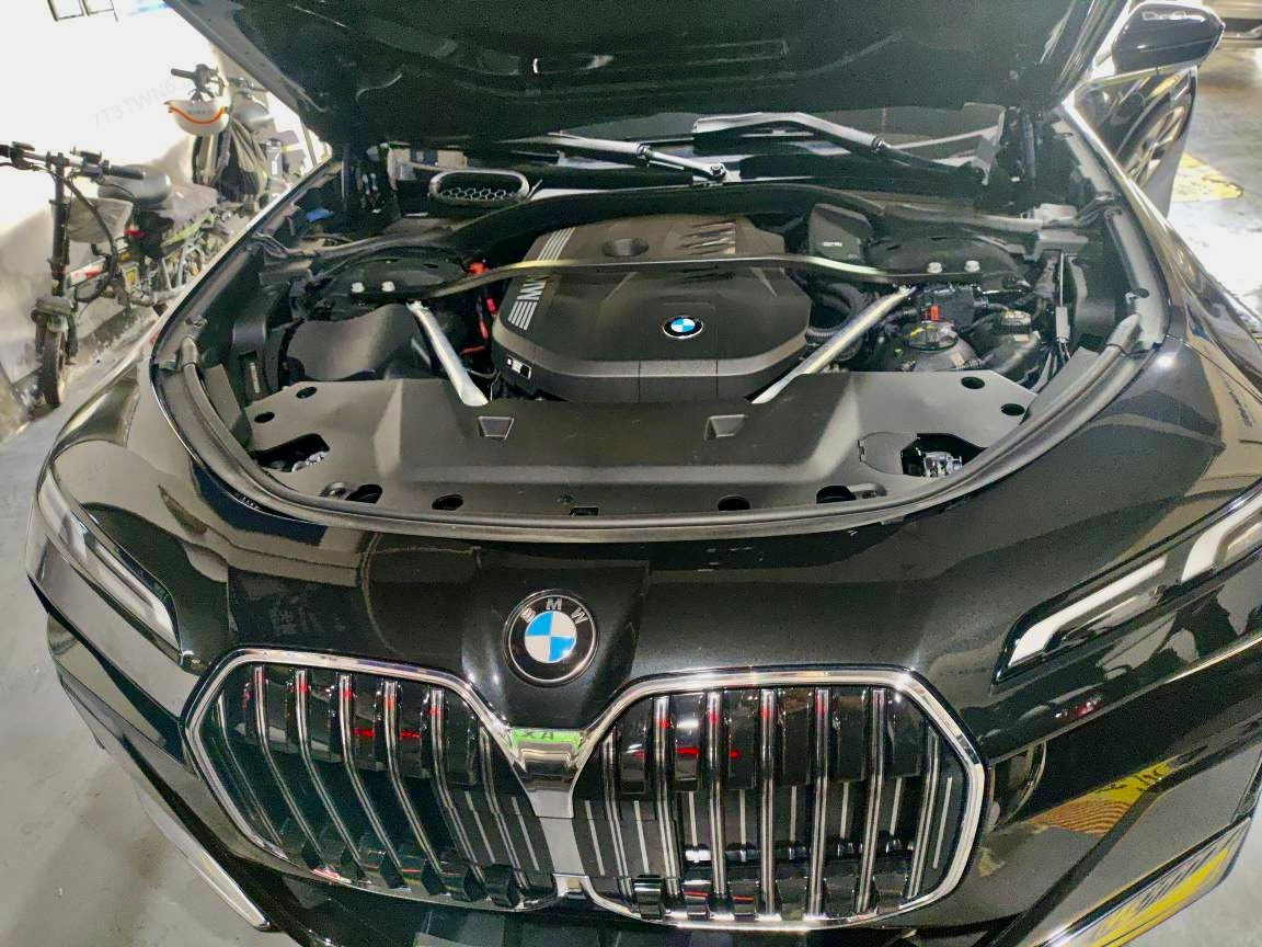 宝马735Li第一批买的车主没有什么优惠，现在来卖车割肉一样，觉得亏太多。亏太多