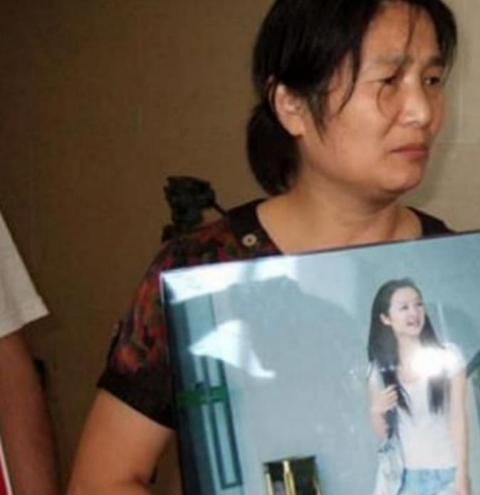 🌞2011年，21岁选美冠军杨晓丹和男友被歹徒绑架，3名歹徒将杨晓丹男友杀