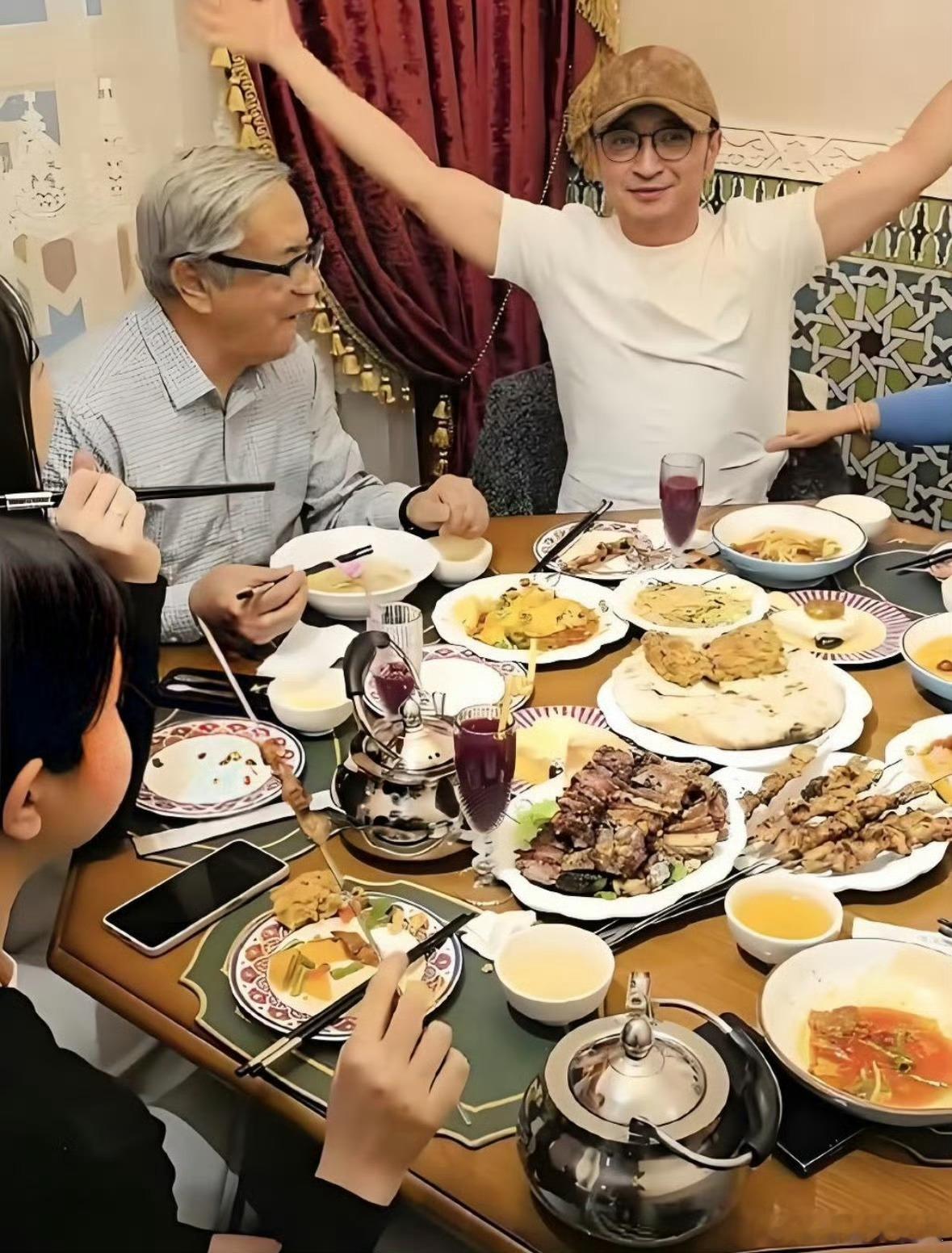 尼格买提家宴8个菜没一个青菜看的流口水