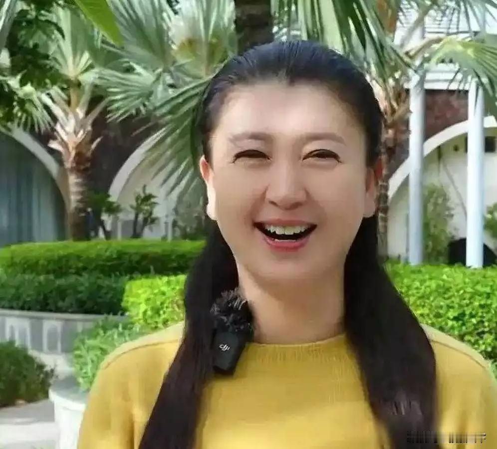 最近网上到处都是骂老乡阎学晶的声音。有人还把她和韩红比，她能有韩红那么大的格局吗