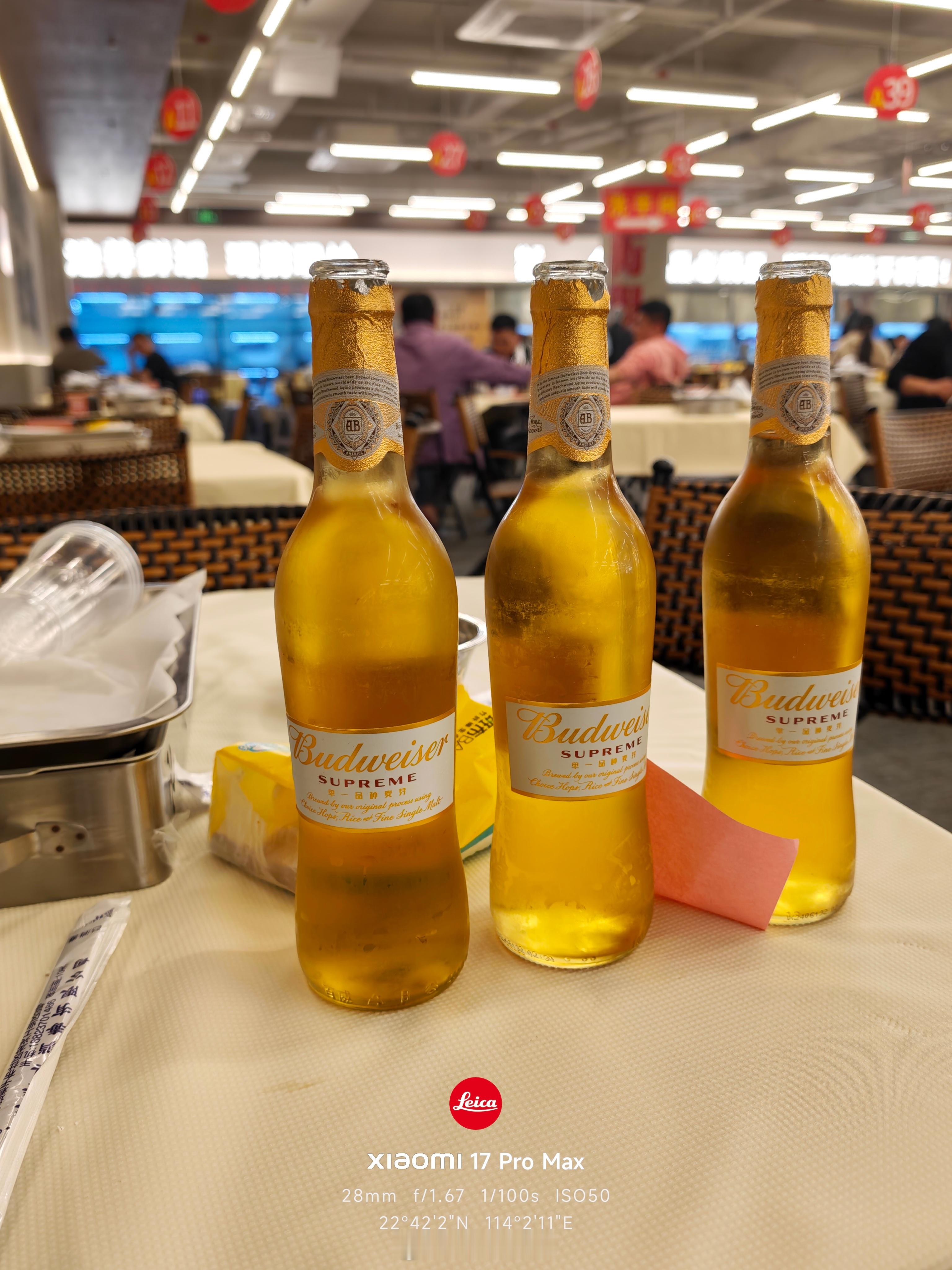 龙华刚开了一家3000平烧烤，说是湖南第一烧烤。去试了下，湖南正常辣还是挺辣的，